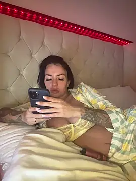 BELLABLACKXUK online show from April 5, 9:25 pm