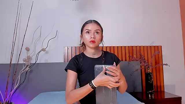 AelinDuvalier online show from February 3, 6:23 pm