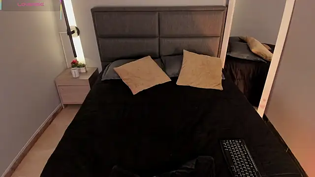 Emma  clark  online show from March 26, 1:35 pm