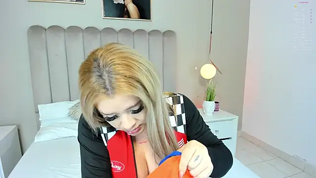 Dani rosse  online show from February 20, 1:45 pm