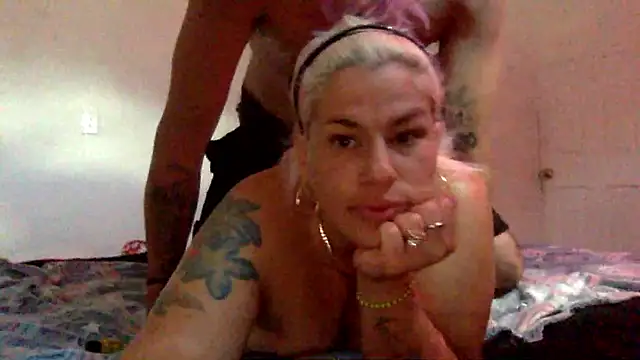 toomuchofafreak online show from April 28, 4:00 pm