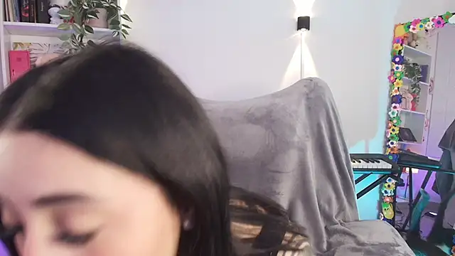 justonecute online show from April 15, 8:53 pm