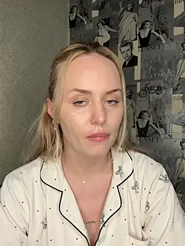 LiluMoon   online show from March 30, 8:08 pm