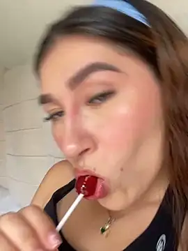 Isa Villamarin online show from September 30, 3:39 pm