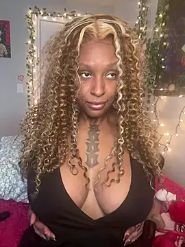 MistiSavannah online show from April 11, 3:05 pm