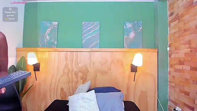 halleylorens online show from March 29, 12:37 pm