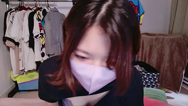 Azusa DoMybest online show from April 24, 5:43 am