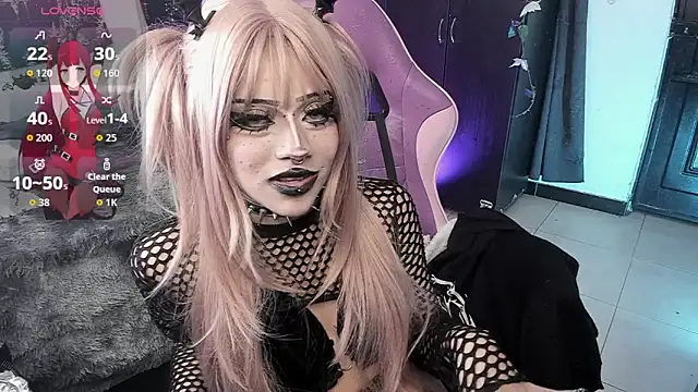 GothKitten666 online show from July 29, 3:50 am