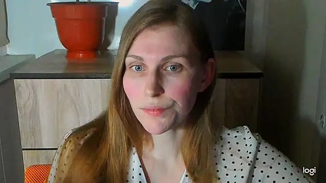 JuliaMuuun online show from July 13, 7:47 pm