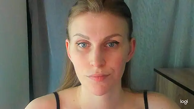JuliaMuuun online show from June 12, 9:01 pm