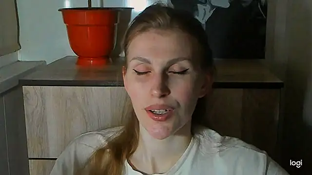 JuliaMuuun online show from July 10, 9:37 pm