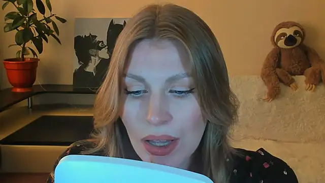 JuliaMuuun online show from September 9, 2:39 pm