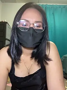 melyiaaa online show from April 15, 2:17 pm