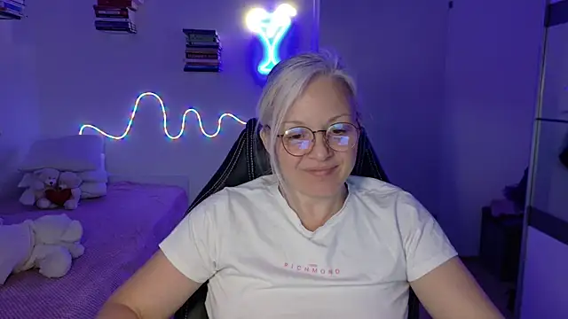 Linsy Kim online show from April 19, 6:10 pm