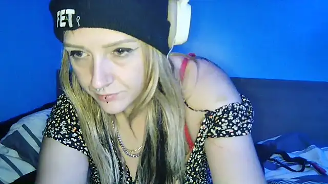 cutiekayls online show from July 25, 9:49 am