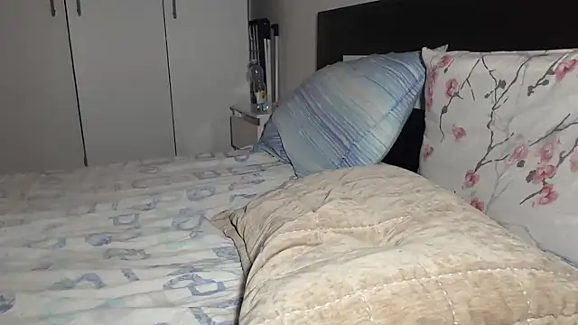 petite danielle online show from April 18, 8:31 pm