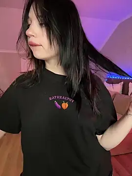 YourLittleDevil online show from March 6, 5:24 am