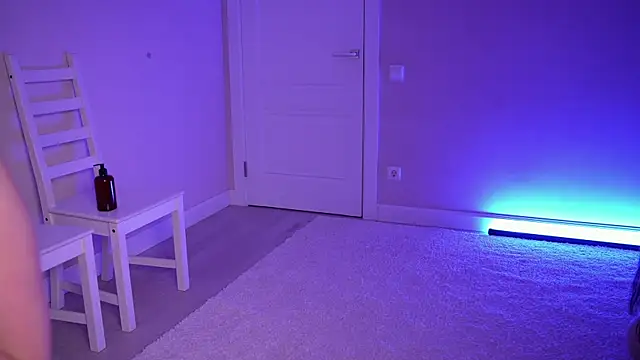 Miablueye online show from April 4, 3:44 pm