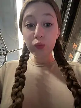 FroggyAnna online show from March 11, 5:04 pm