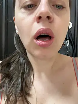 ladywithbigass online show from March 14, 6:36 am