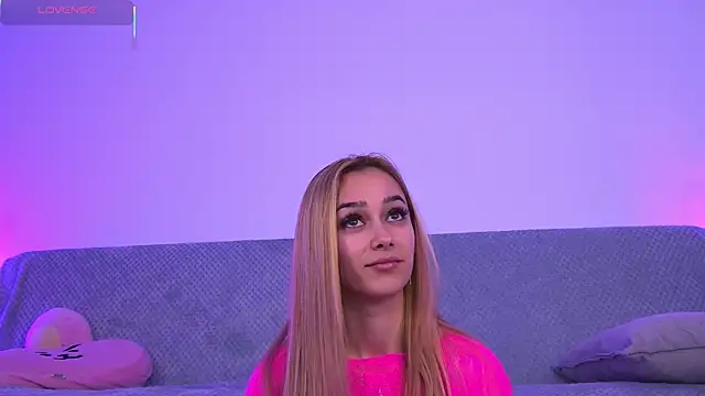 AmyKent  online show from April 15, 7:58 pm