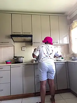 031bubbles online show from April 11, 11:25 am