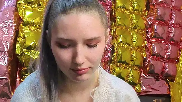  kikiclark   online show from April 16, 9:39 pm