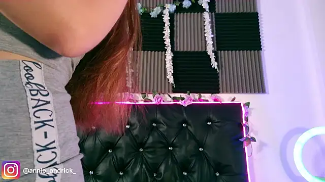  leda swan  online show from March 9, 1:25 pm