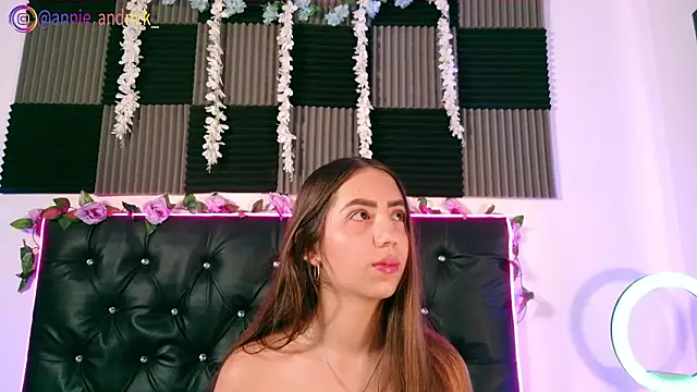  leda swan  online show from March 5, 1:40 pm