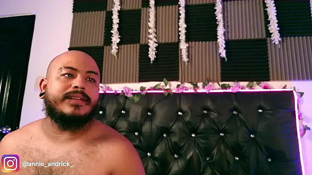  leda swan  online show from March 28, 12:04 pm