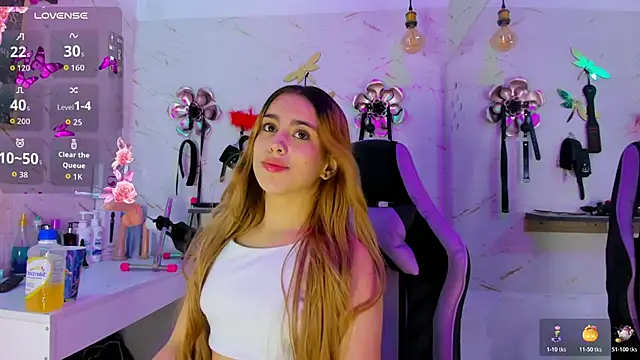 Natasha-Adams online show from April 17, 9:50 pm