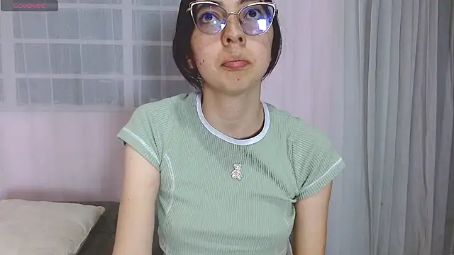 AnnieSparkle online show from April 11, 12:06 am