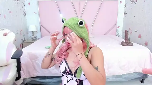 SafiroAgataaa online show from April 2, 6:33 am