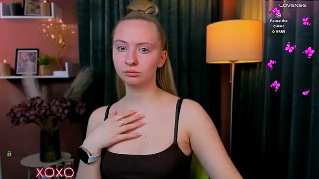 mila glow1 online show from April 14, 7:03 pm