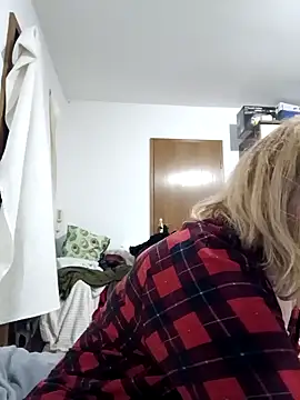 LiluLiluLilu online show from April 18, 7:07 pm