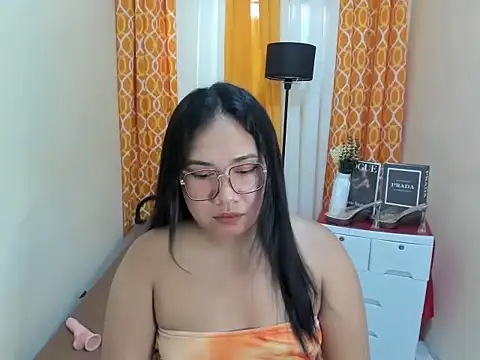 TsUncutKaren online show from April 7, 5:42 am