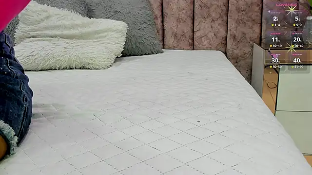 Ambeer fox  online show from March 4, 1:17 pm