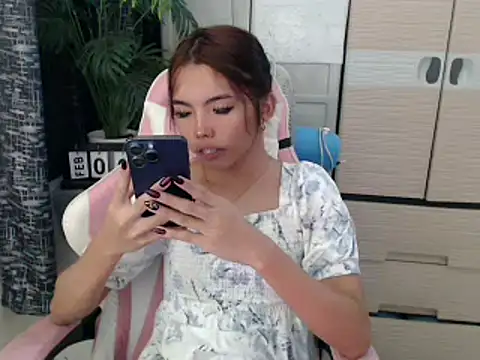 cutie milker online show from February 6, 6:00 pm