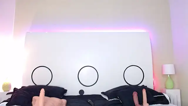 TINNATAYLOR online show from April 13, 7:58 pm