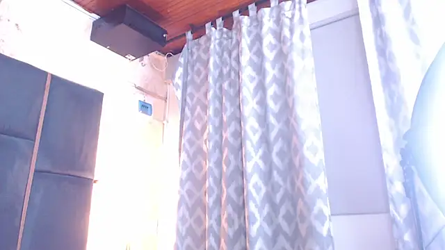 TINNATAYLOR online show from March 25, 8:01 pm