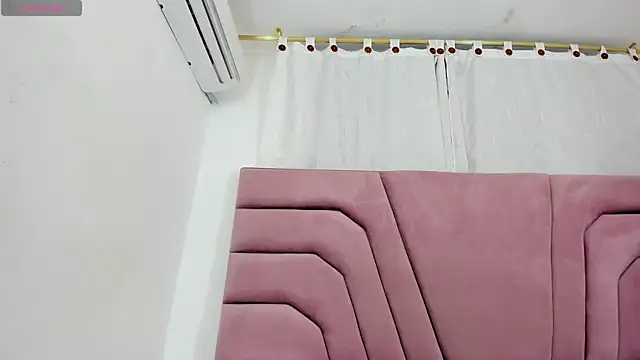 miajhonsonx online show from April 13, 3:24 pm