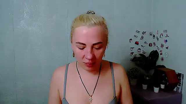 EmmaCat  online show from March 18, 5:56 am