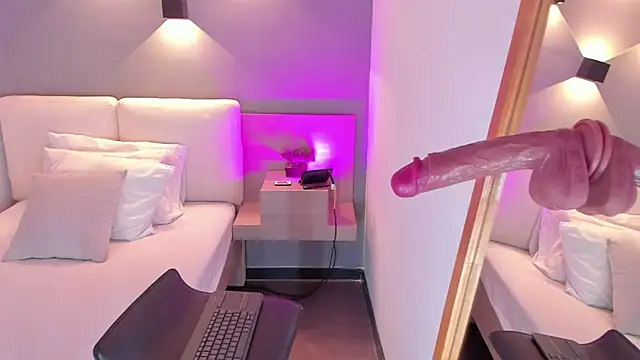 selena monroy online show from April 11, 5:02 am