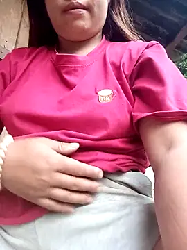 Luyen004 online show from April 16, 11:40 pm