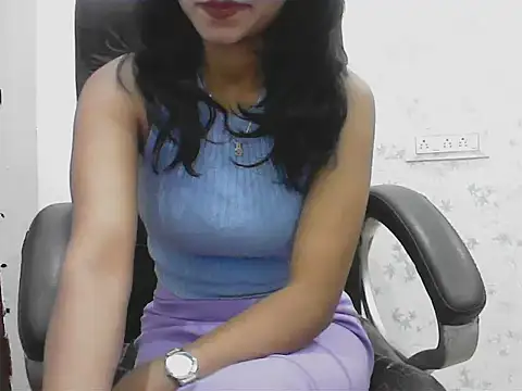 short girl  online show from March 7, 4:47 pm