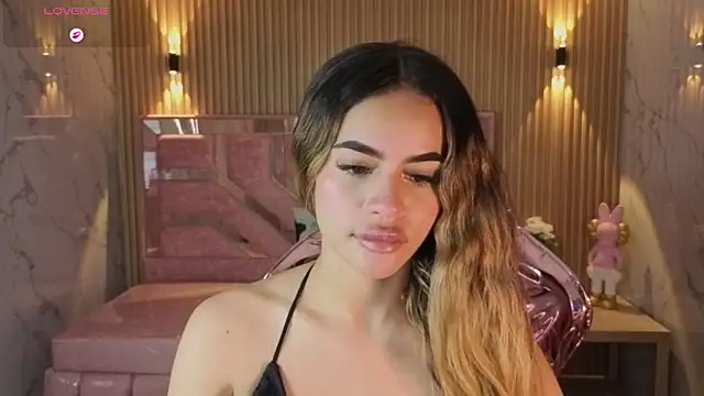 lilith4 s online show from April 8, 8:33 pm