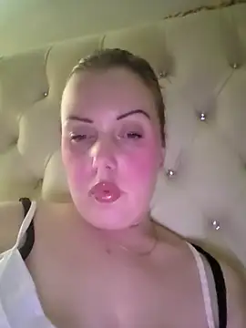 Piccolamonella29 online show from April 7, 10:34 pm