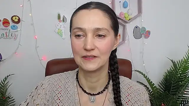 TayaFinch online show from April 12, 12:30 pm