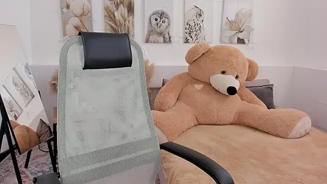 IndigoFae online show from March 22, 7:14 am