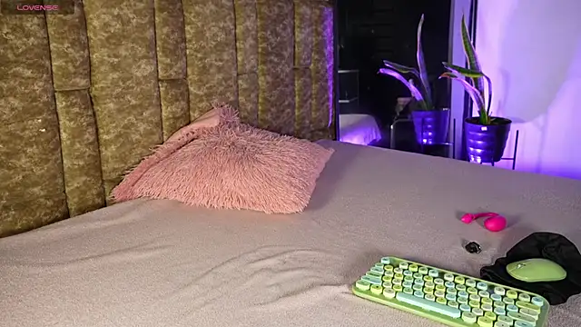 Missdionne curly online show from April 13, 11:33 am